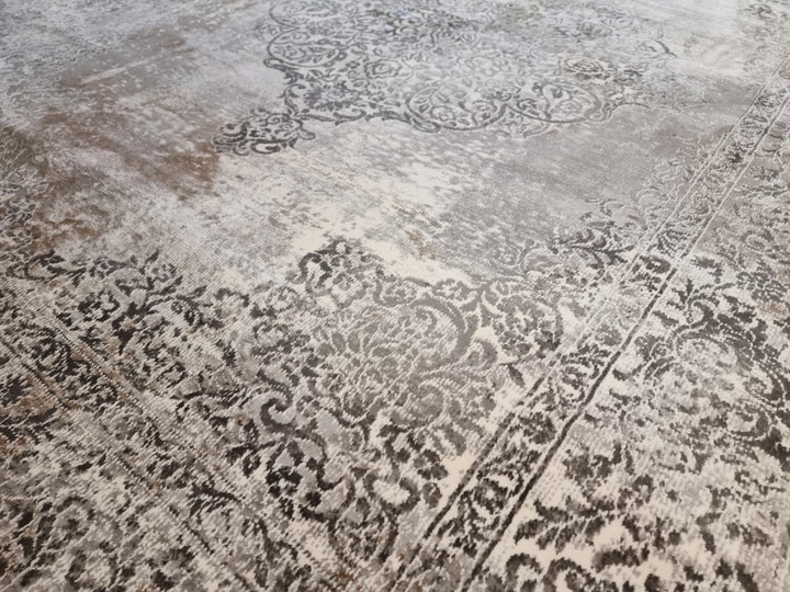 Voltera Grey Medallion