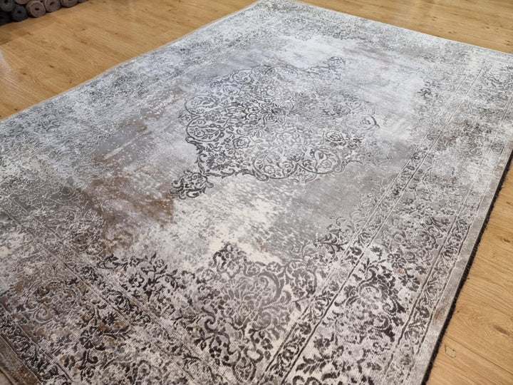 Voltera Grey Medallion