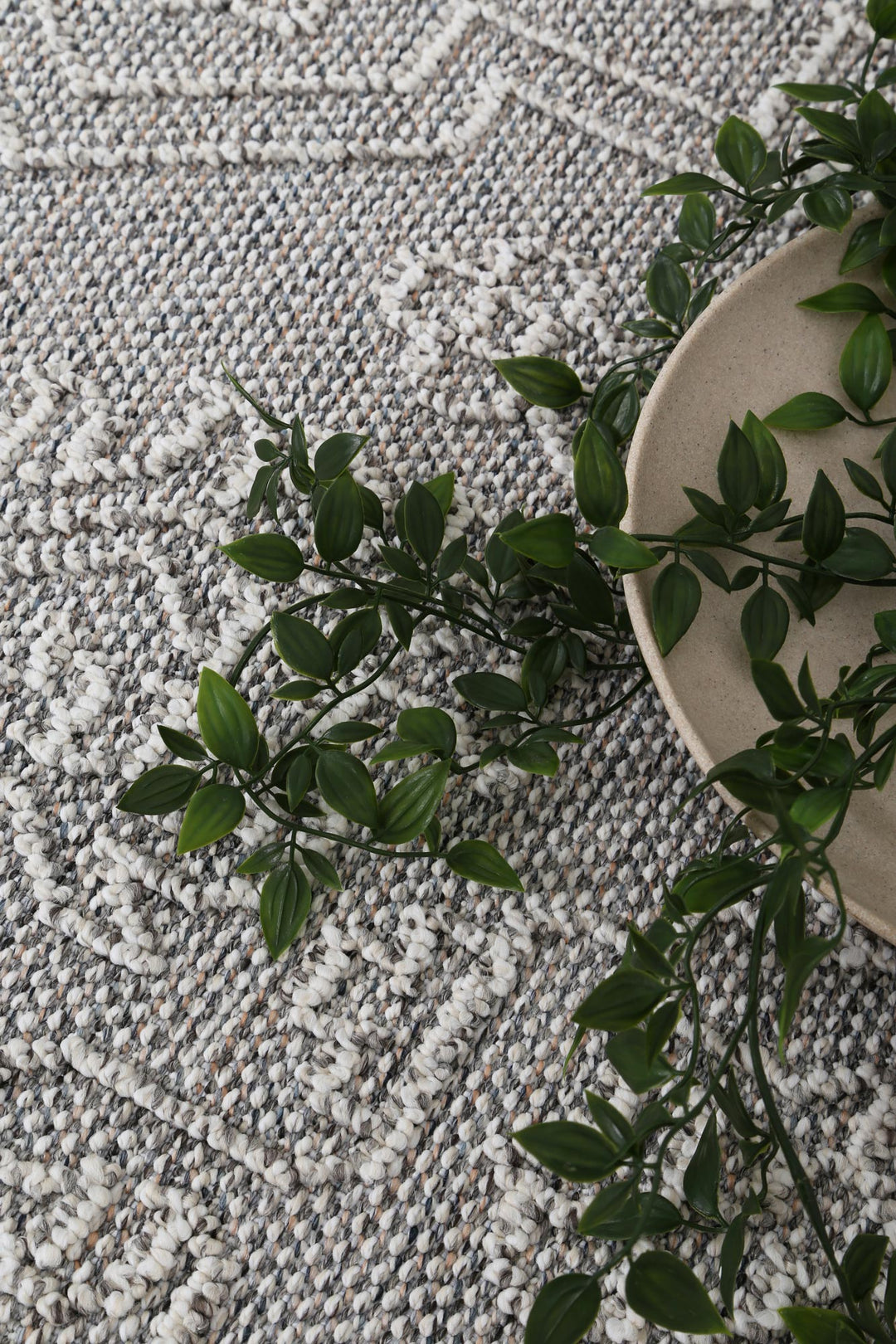 Villa Nori Grey Tribal Flatweave Rug