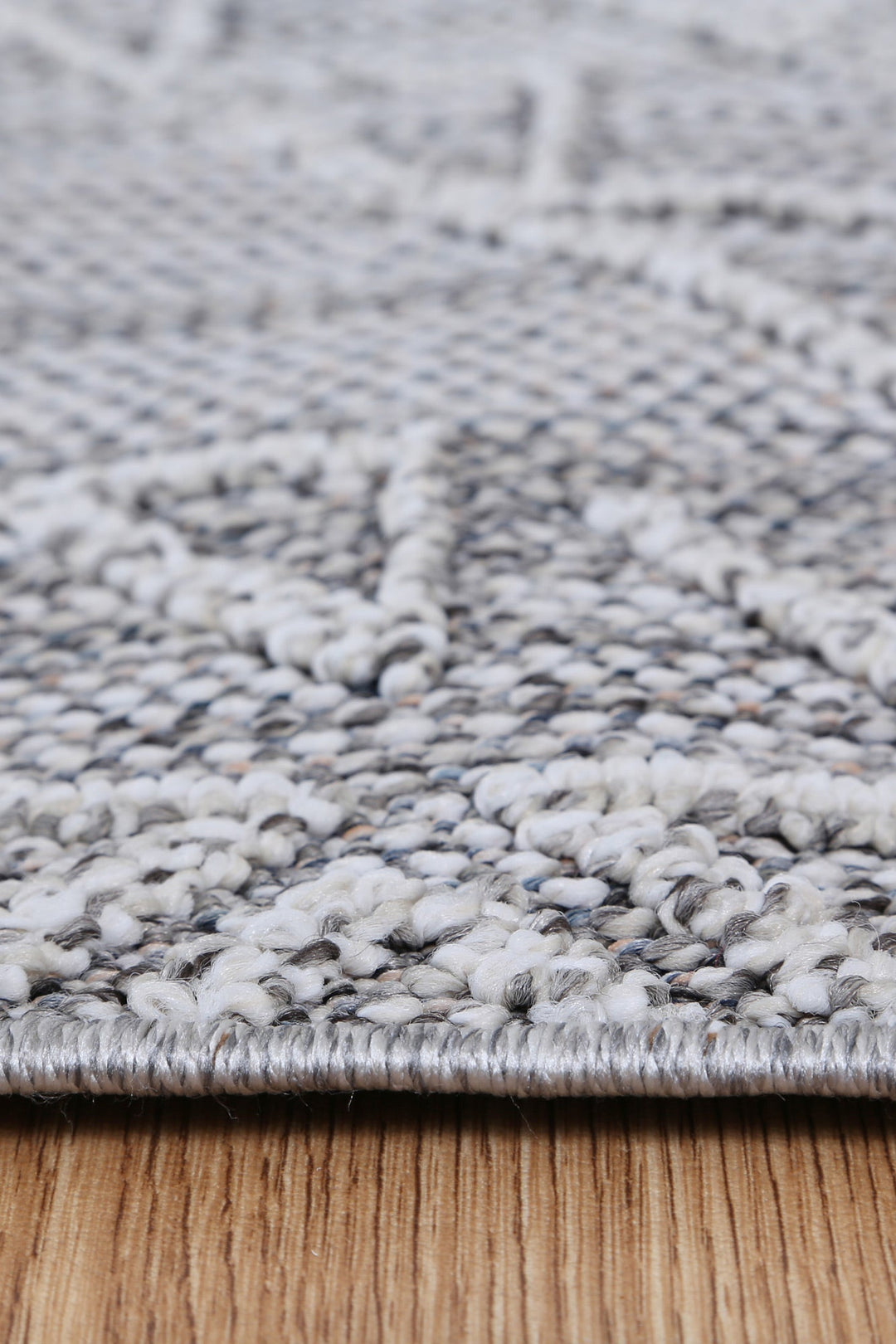 Villa Kaua Ash Tribal Flatweave Rug