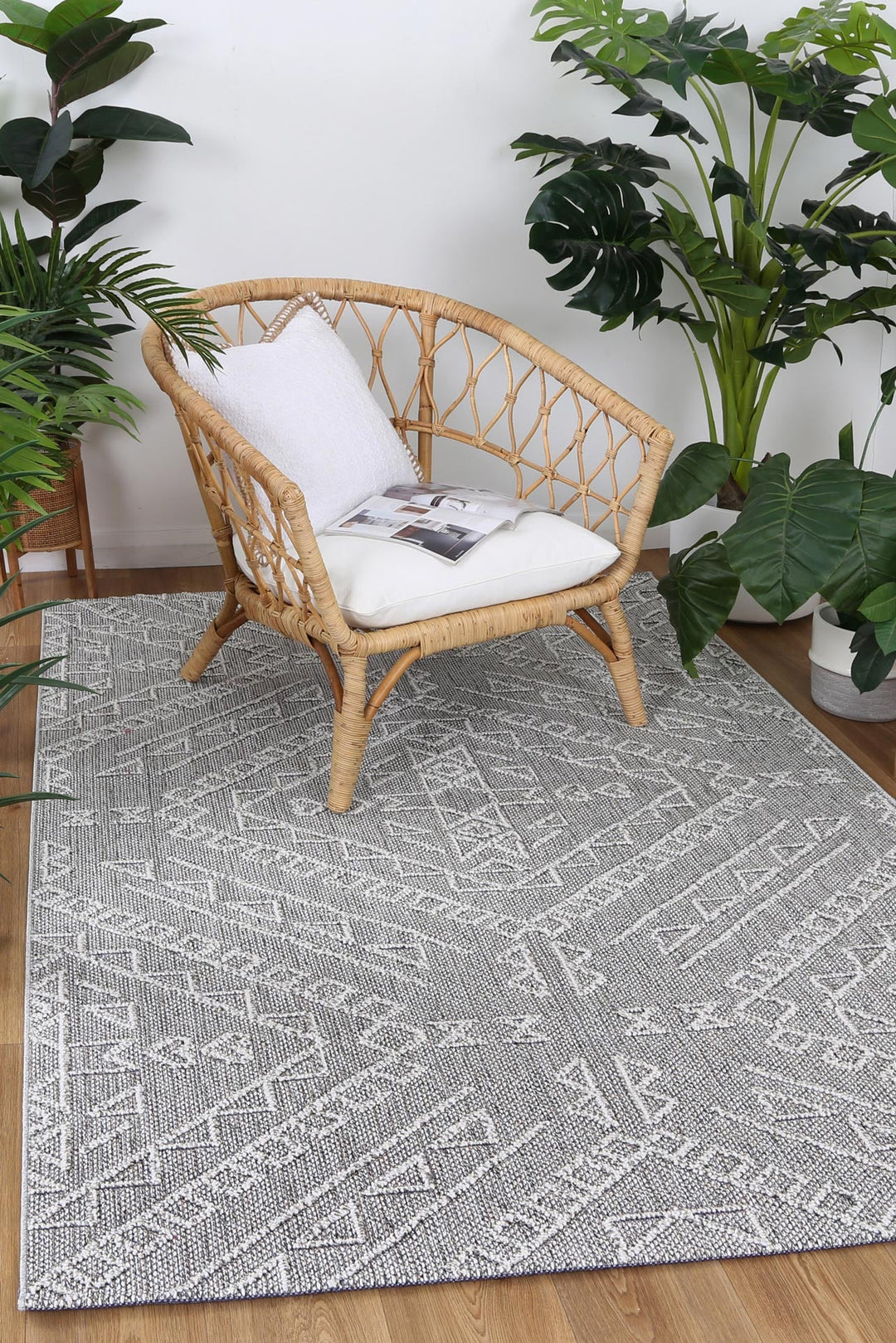 Villa Kaua Ash Tribal Flatweave Rug
