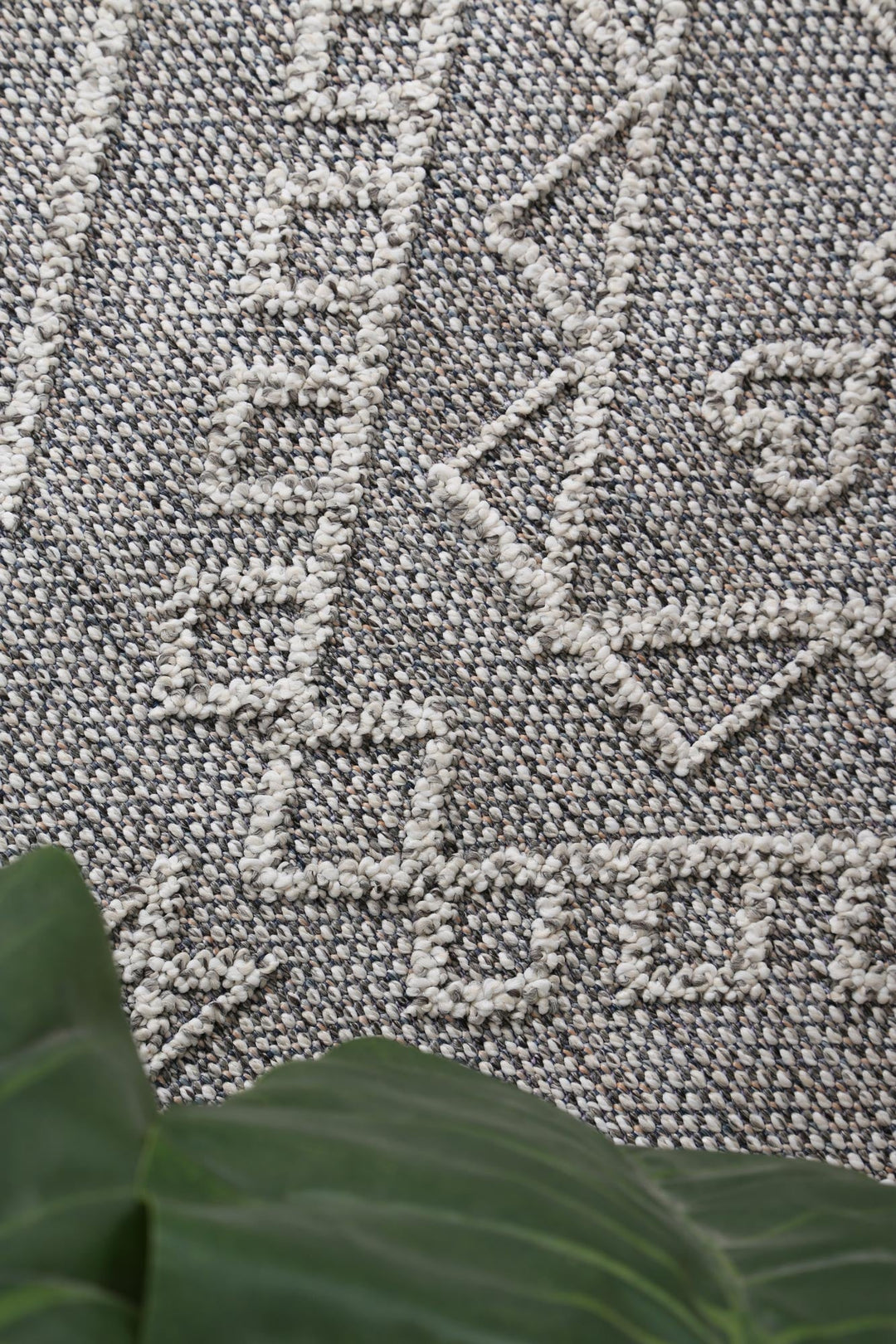 Villa Kaua Ash Tribal Flatweave Rug