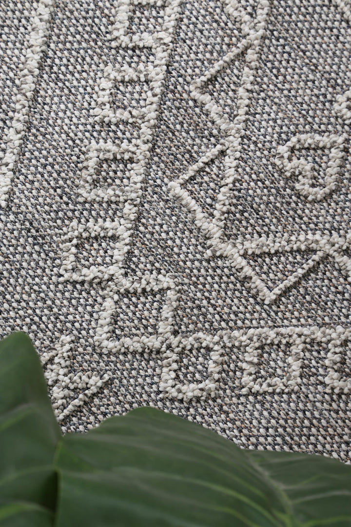 Villa Kaua Ash Tribal Flatweave Rug