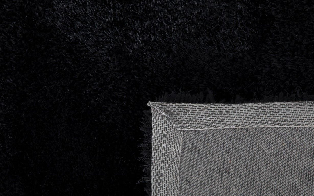 Lucas Black Shaggy Rug