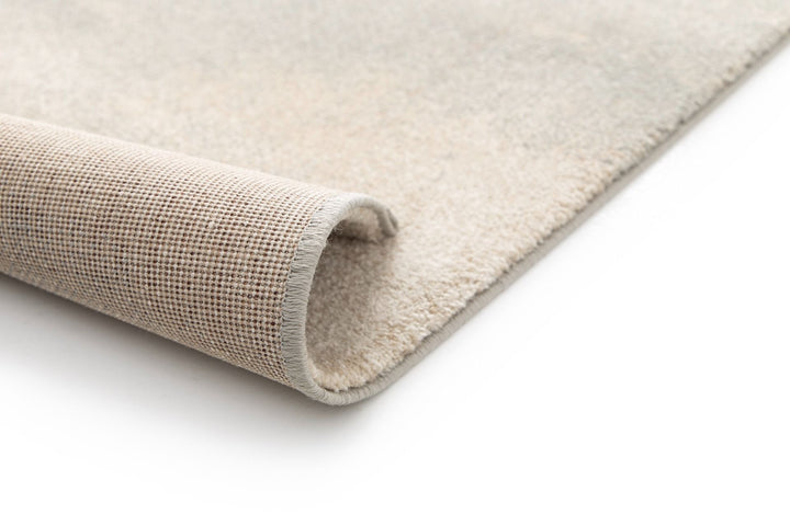 Rolled edge view of a modern rug.