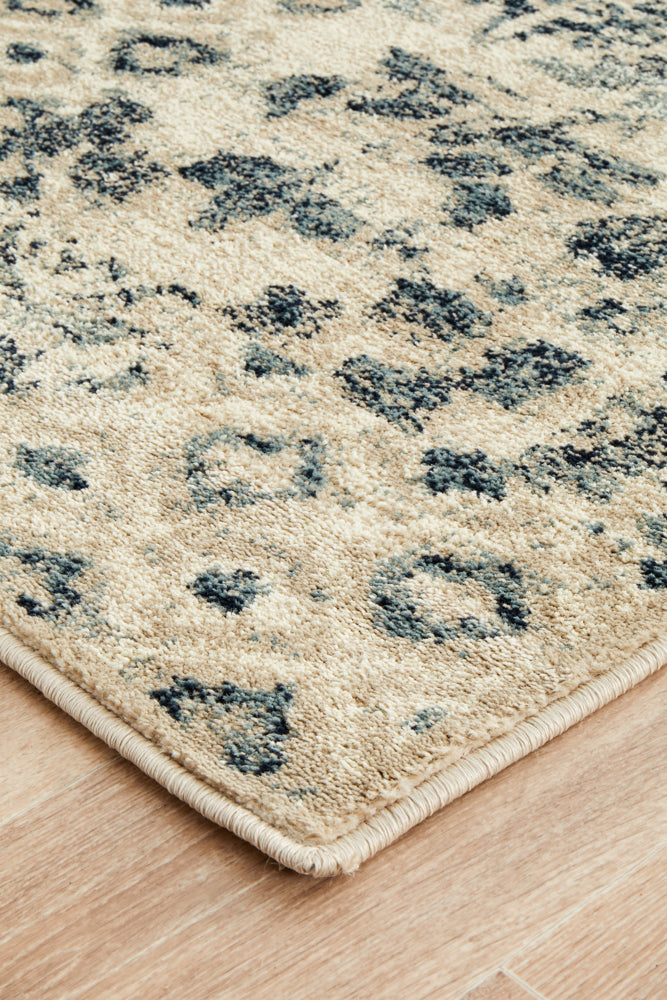 Detailed texture shot of Oxford Illusion runner displaying 11mm pile and classic rug design