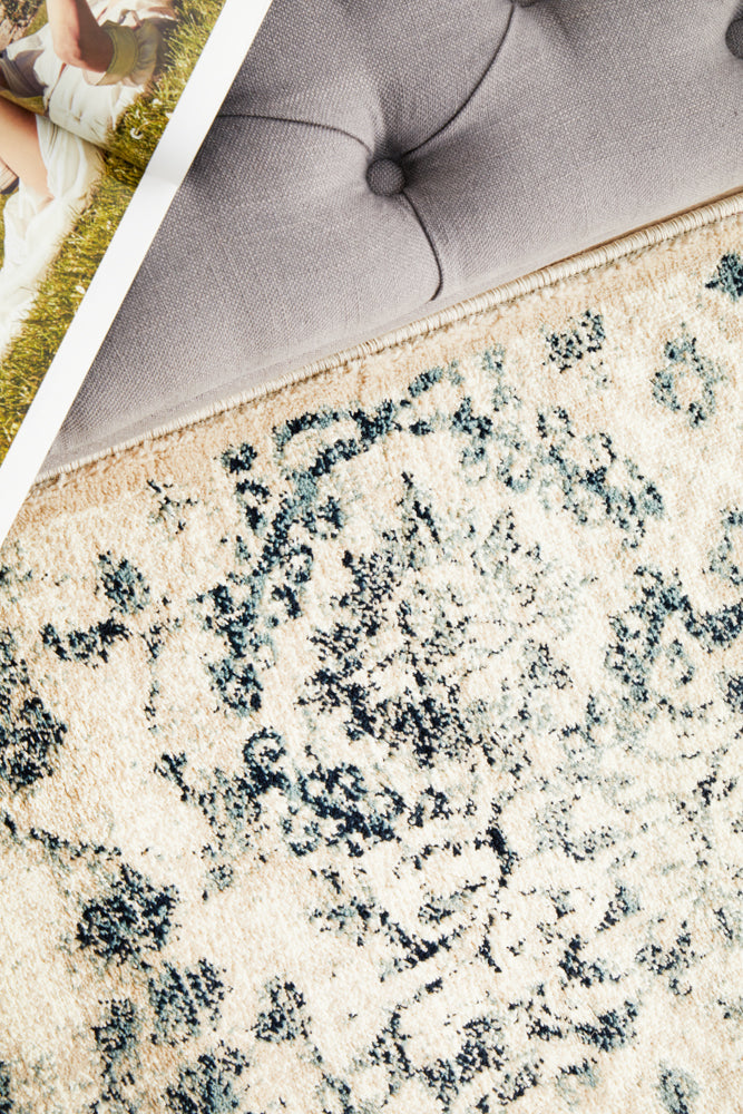 Detailed texture shot of Oxford Illusion runner displaying 11mm pile and transitional  design decor rugs