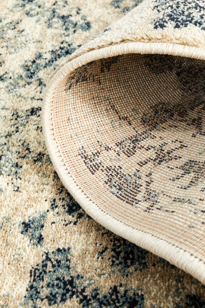 Close-up view of Oxford Illusion runner showing three-dimensional blue classic pattern 