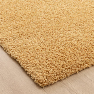 Close-up of Lune Ochre Shaggy Rug pile — 40mm ultra-soft non-shedding polyester
