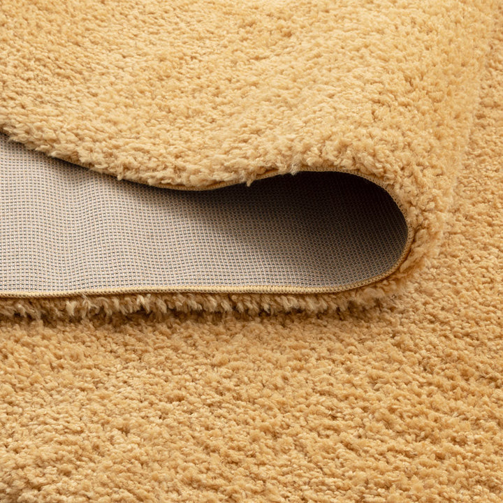 Lune Ochre Shaggy Rug corner detail showing 40mm pile depth and rug backing