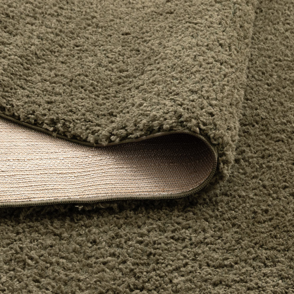 Lune Olive Green Shaggy Rug corner detail showing 40mm pile depth and rug backing