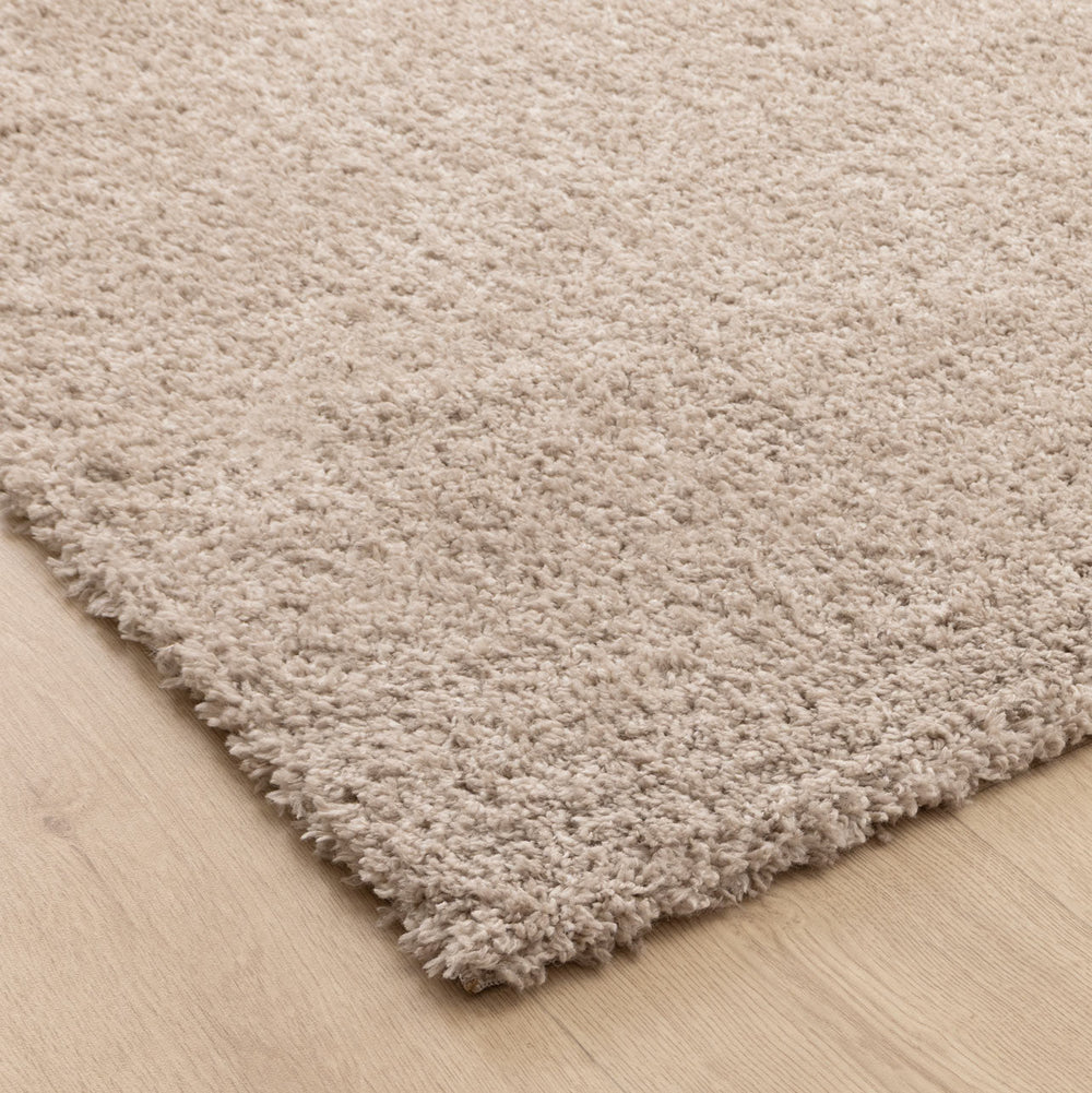Close-up of Lune Taupe Shaggy Rug pile — 40mm ultra-soft non-shedding polyester