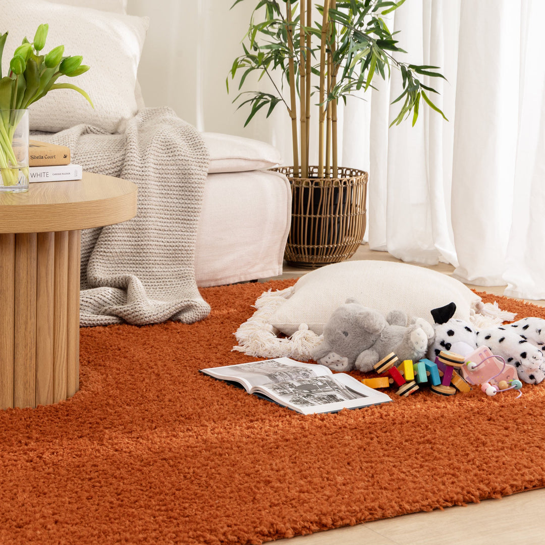 Lune Terracotta Shaggy Rug living room area detail