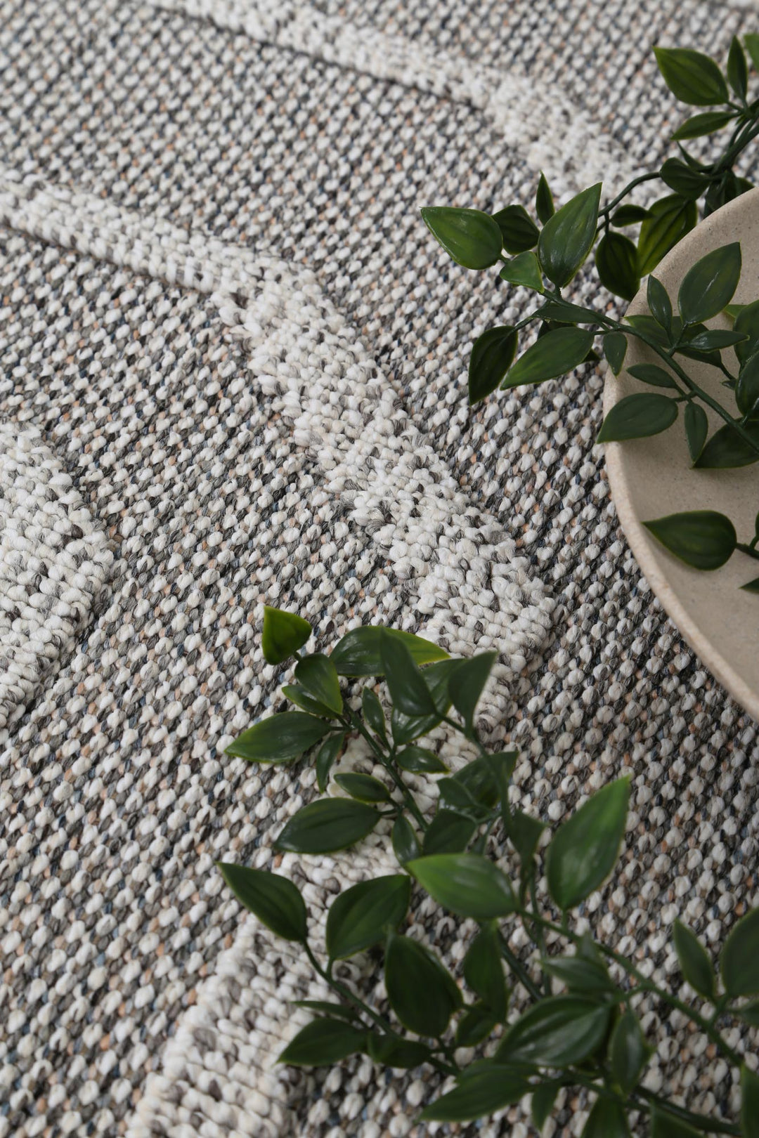 Villa Suri Ash Geometric Flatweave Rug