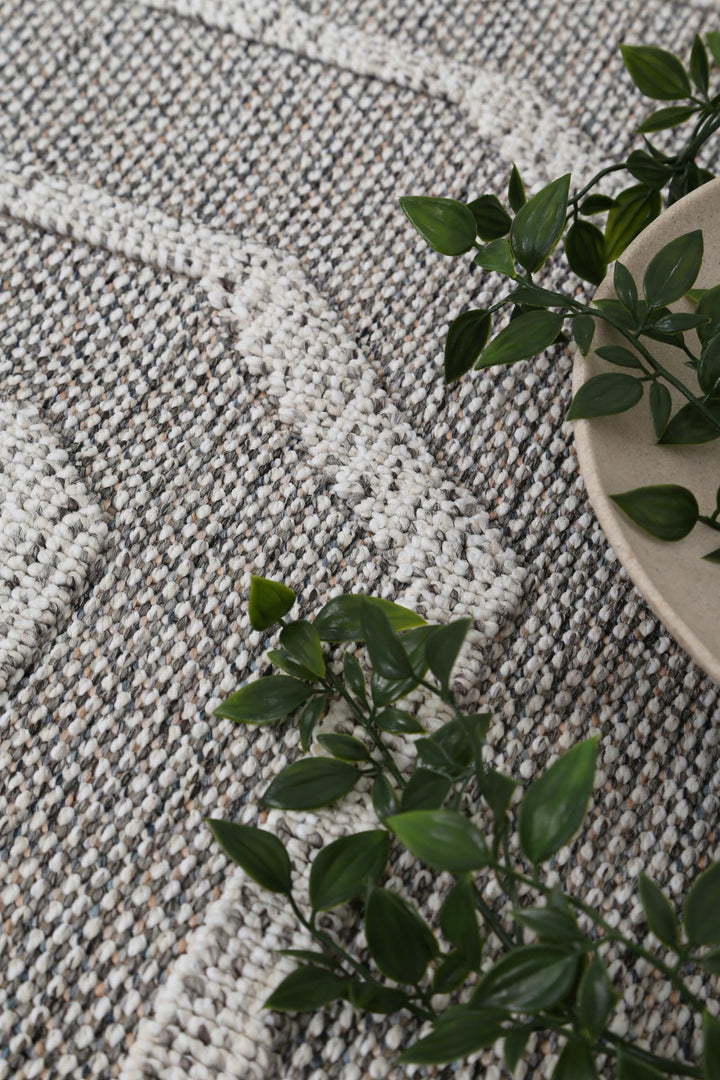 Villa Suri Ash Geometric Flatweave Rug