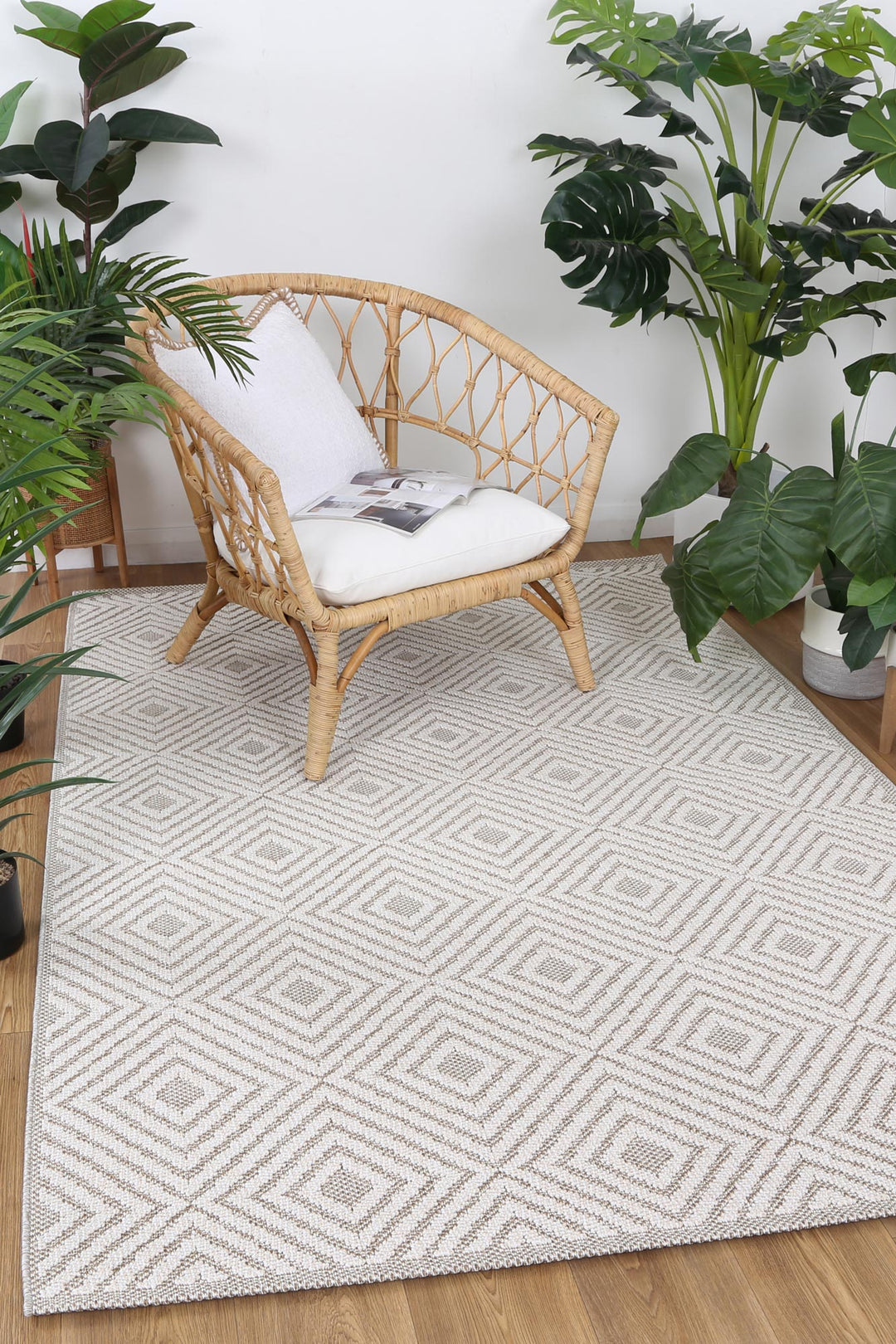 Villa Wickham Beige Geometric Flatweave Rug
